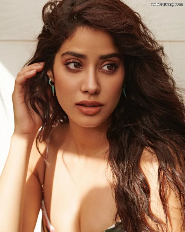 Janhvi Kapoor photo 6 of 235