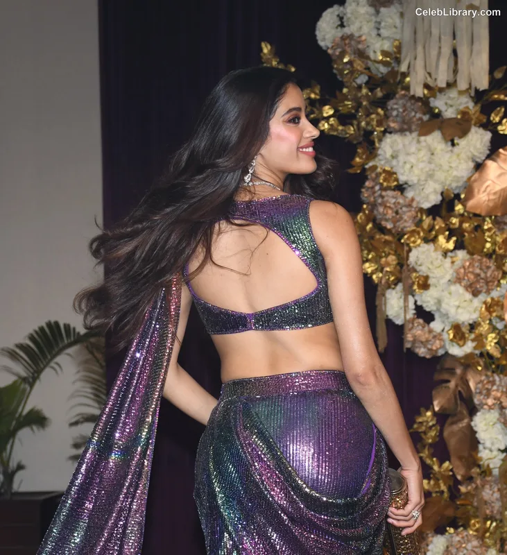 Janhvi Kapoor photo 11 of 235