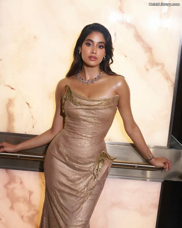 Janhvi Kapoor photo 13 of 235