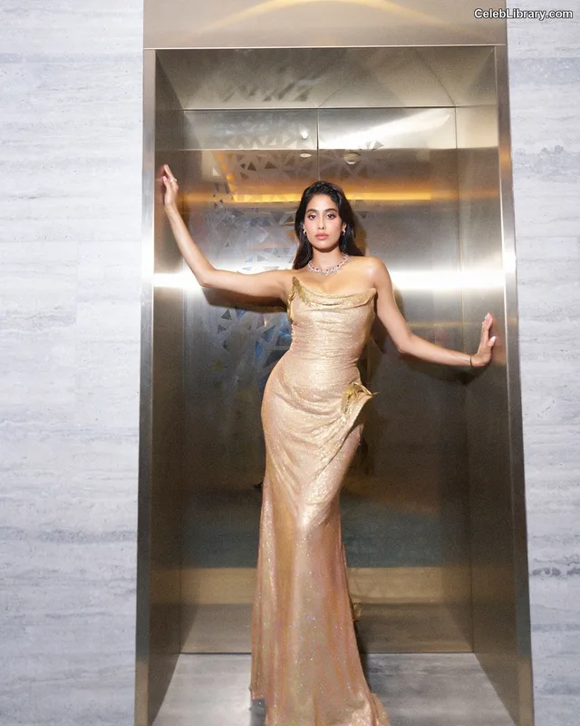 Janhvi Kapoor photo 19 of 235