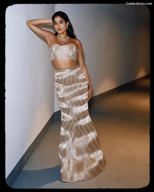 Janhvi Kapoor photo 20 of 235
