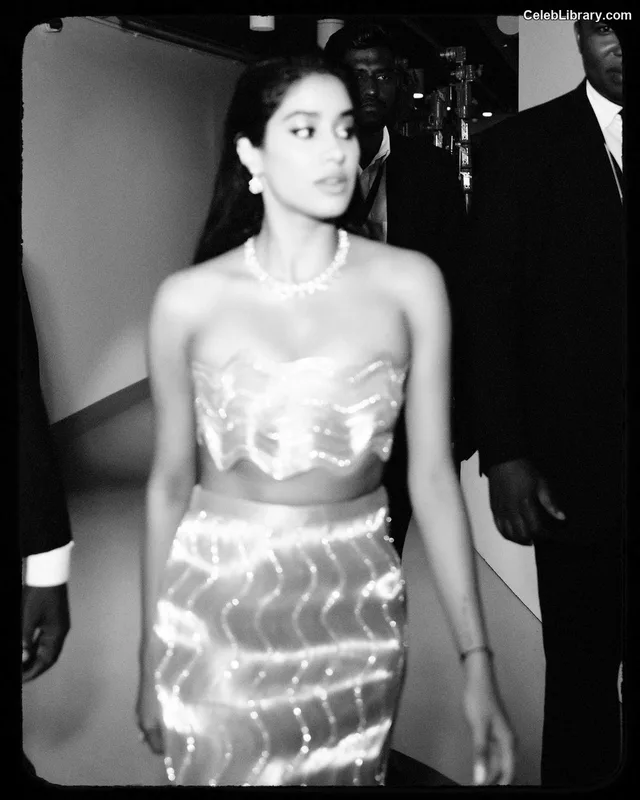 Janhvi Kapoor photo 23 of 235