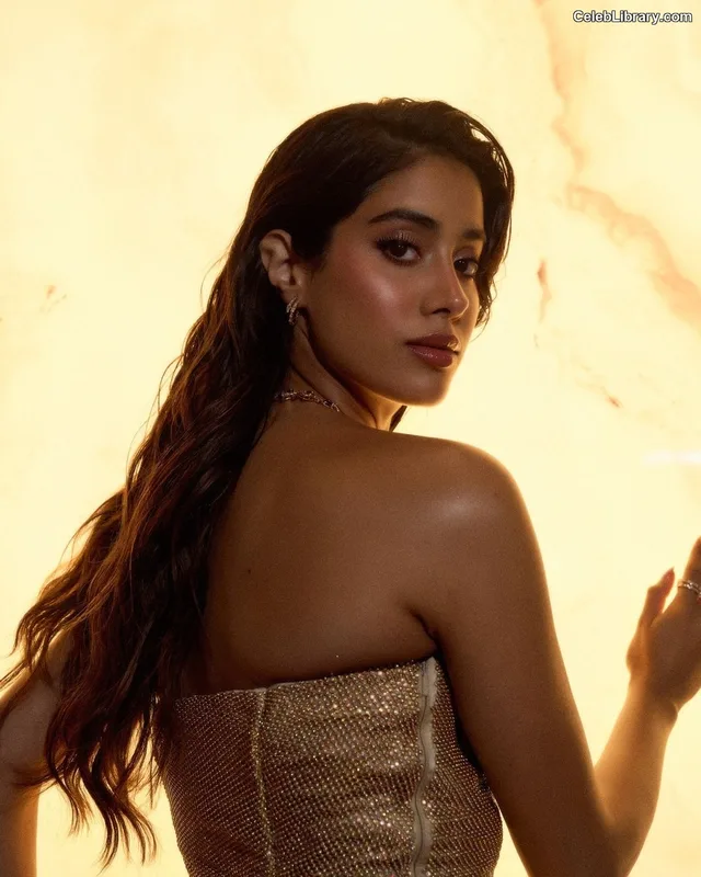 Janhvi Kapoor photo 24 of 235