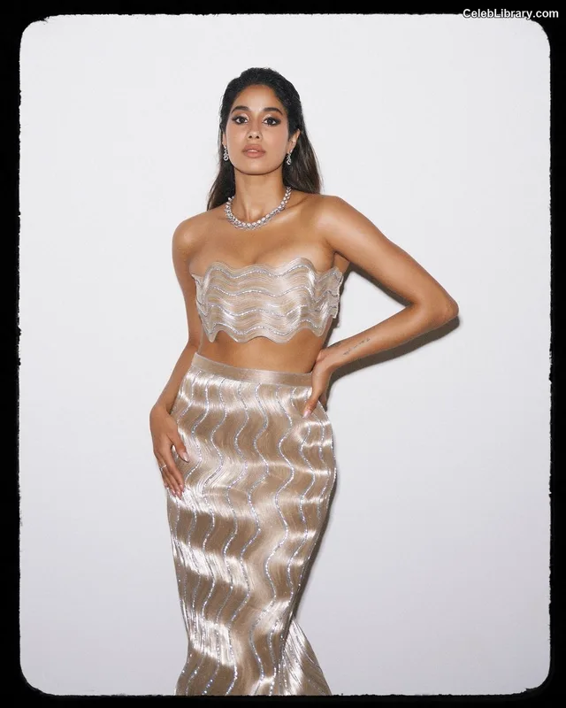 Janhvi Kapoor photo 4 of 235