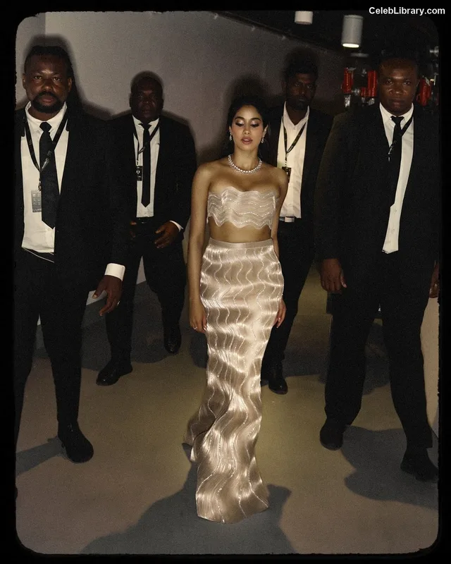 Janhvi Kapoor photo 9 of 235