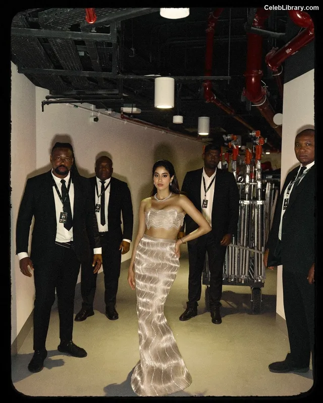 Janhvi Kapoor photo 13 of 235