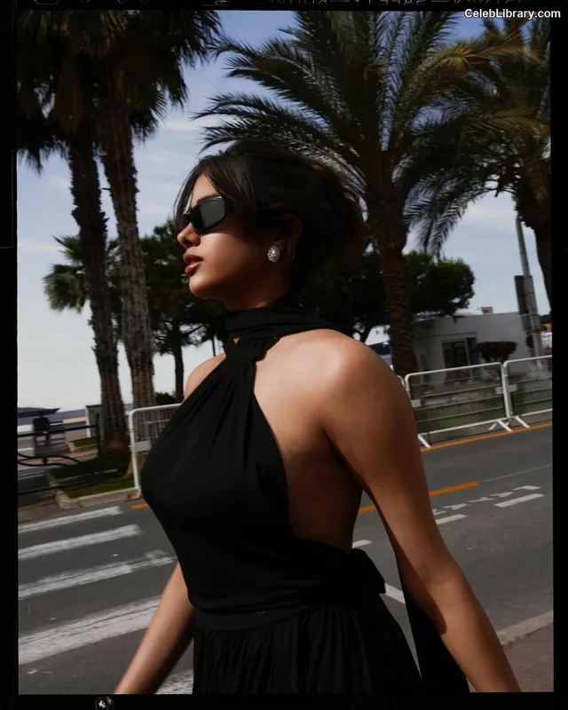 Janhvi Kapoor photo 21 of 235