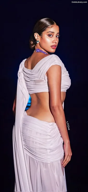 Janhvi Kapoor photo 22 of 235