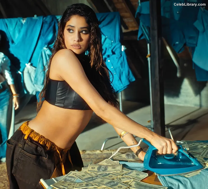 Janhvi Kapoor photo 12 of 235