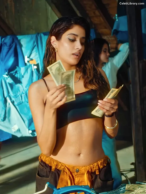 Janhvi Kapoor photo 18 of 235