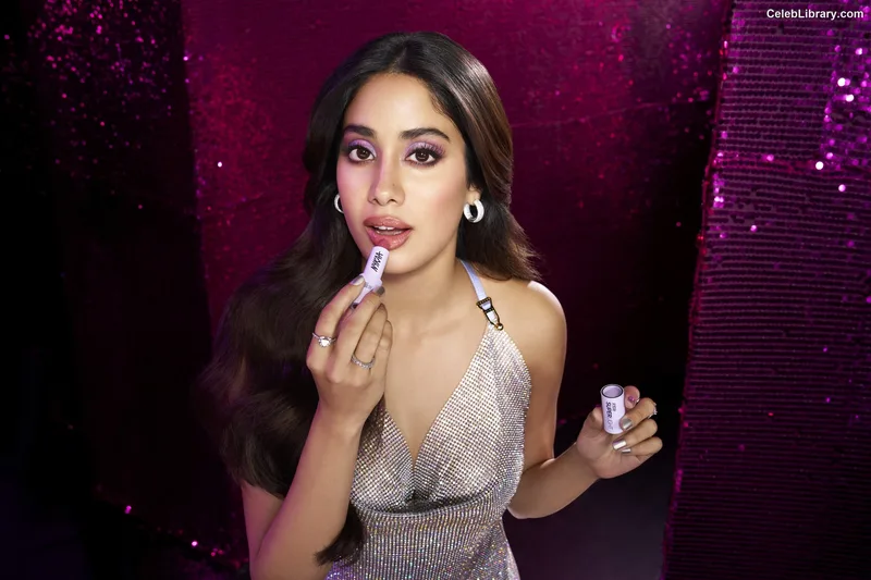 Janhvi Kapoor photo 3 of 235