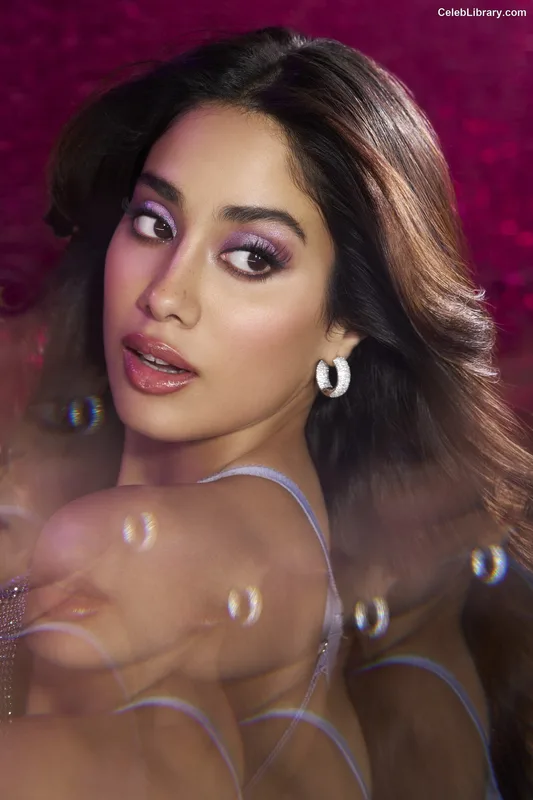 Janhvi Kapoor photo 6 of 235