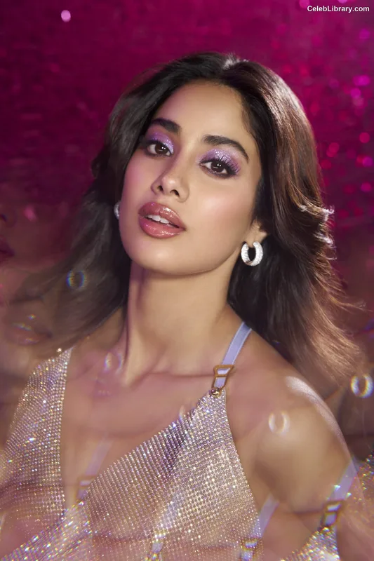 Janhvi Kapoor photo 8 of 235