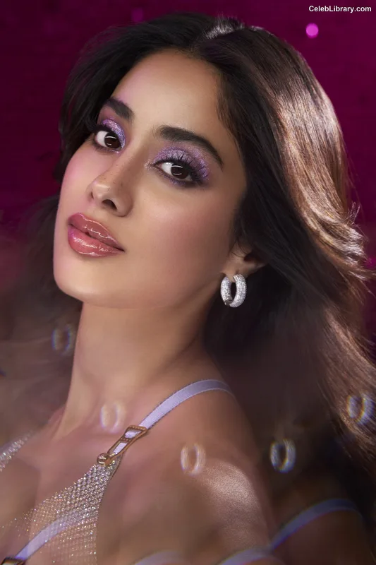 Janhvi Kapoor photo 9 of 235