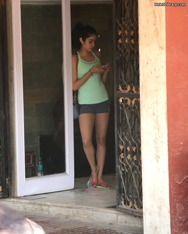 Janhvi Kapoor photo 13 of 235
