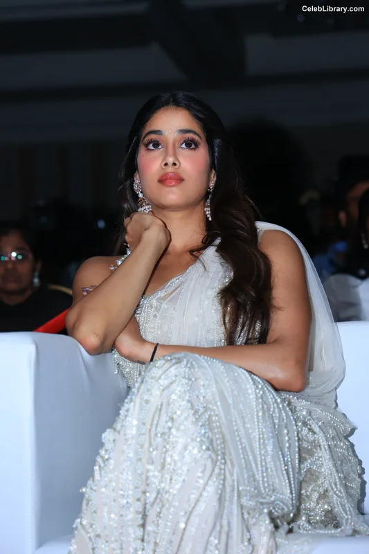 Janhvi Kapoor photo 24 of 235