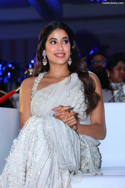 Janhvi Kapoor photo 2 of 235