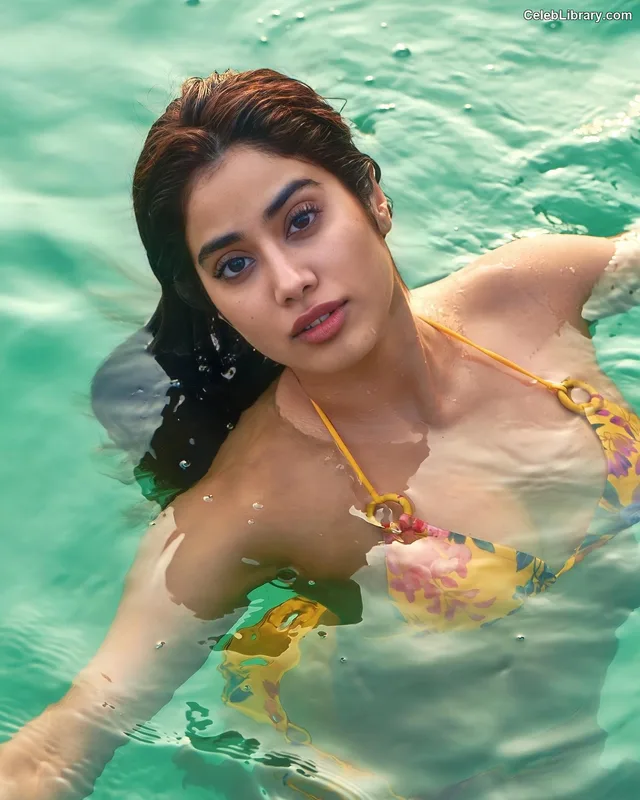 Janhvi Kapoor photo 11 of 235