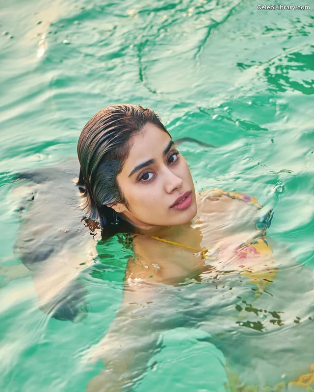 Janhvi Kapoor photo 13 of 235