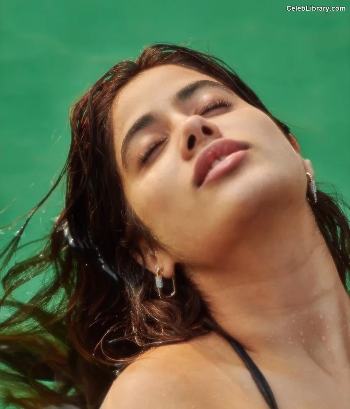 Janhvi Kapoor photo 16 of 235