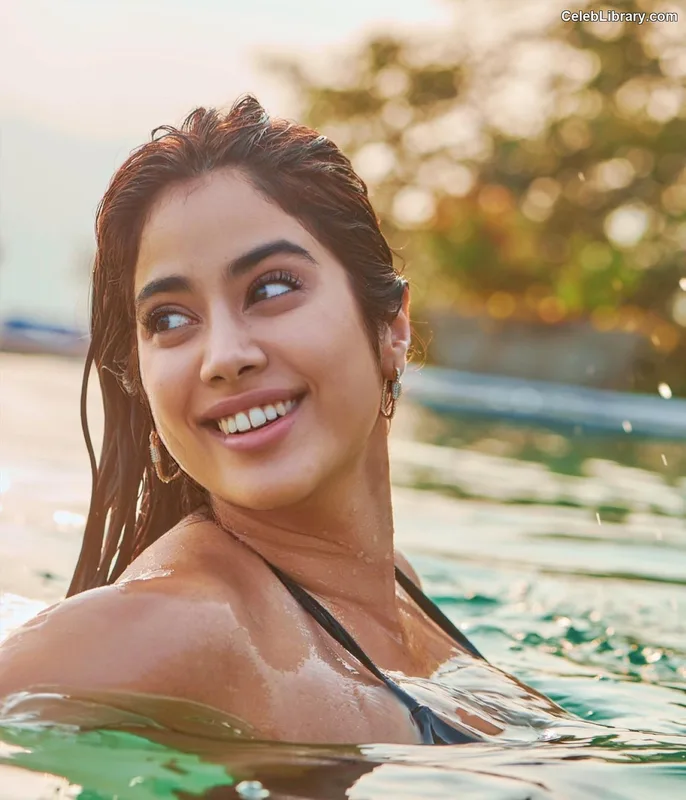 Janhvi Kapoor photo 17 of 235