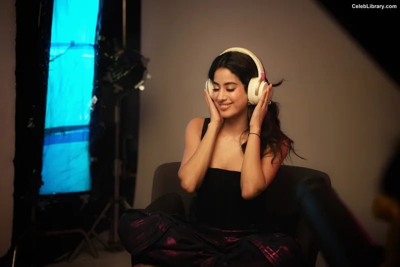 Janhvi Kapoor photo 19 of 235