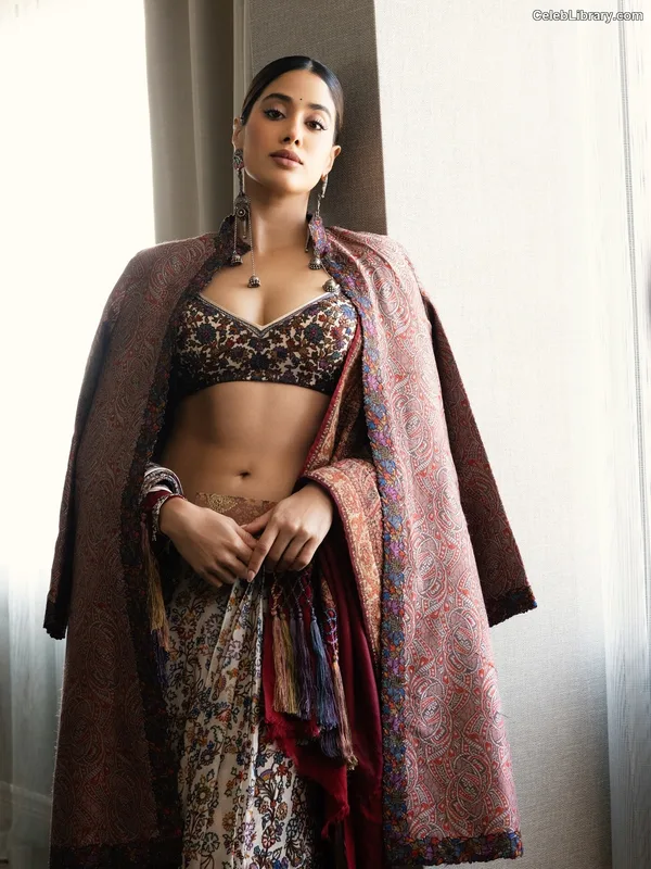 Janhvi Kapoor photo 4 of 235
