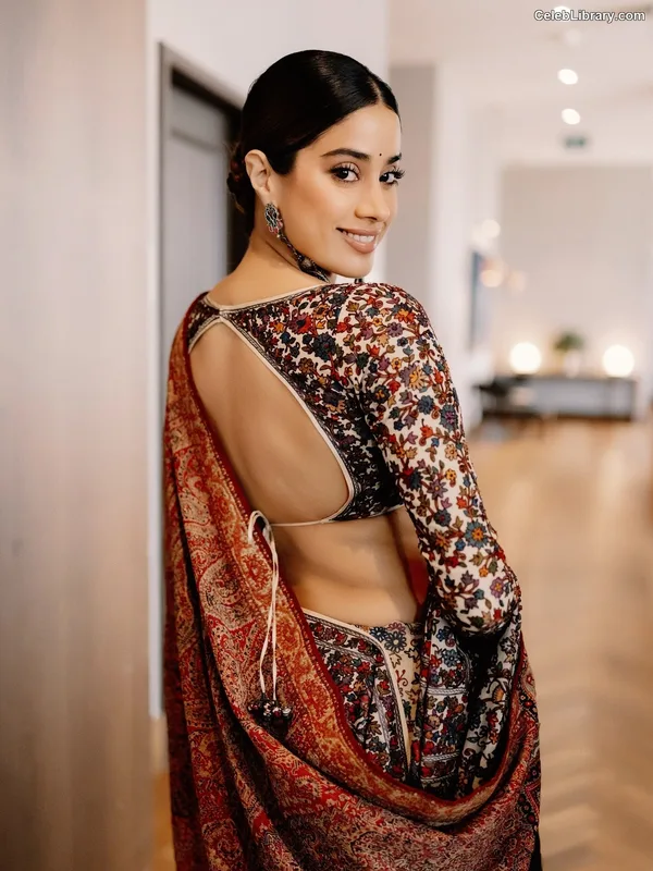 Janhvi Kapoor photo 6 of 235