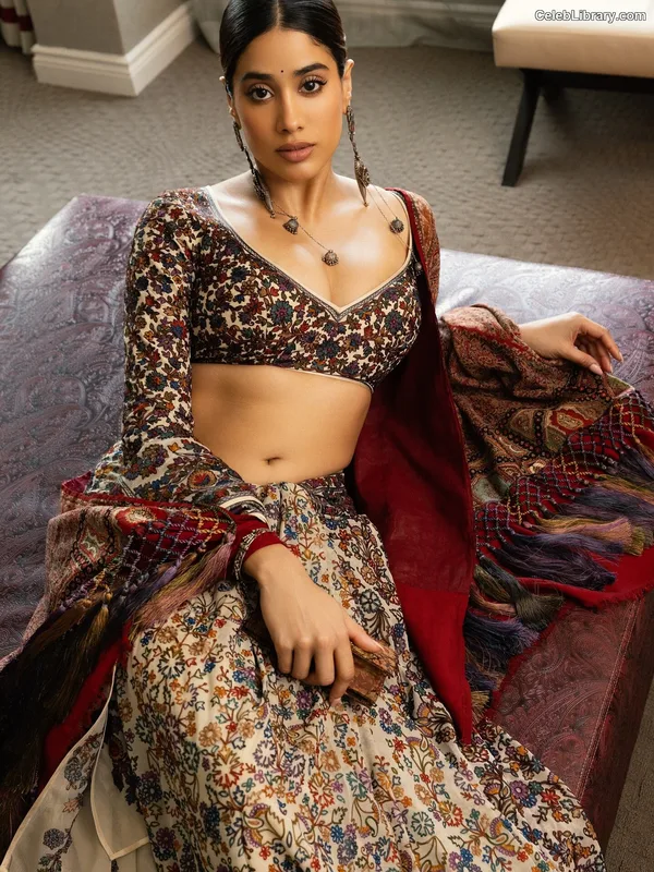 Janhvi Kapoor photo 7 of 235