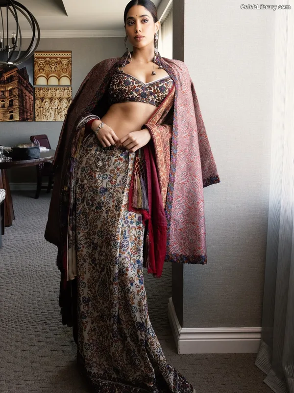 Janhvi Kapoor photo 9 of 235
