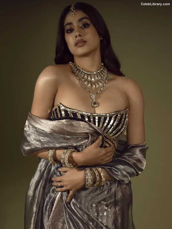 Janhvi Kapoor photo 11 of 235