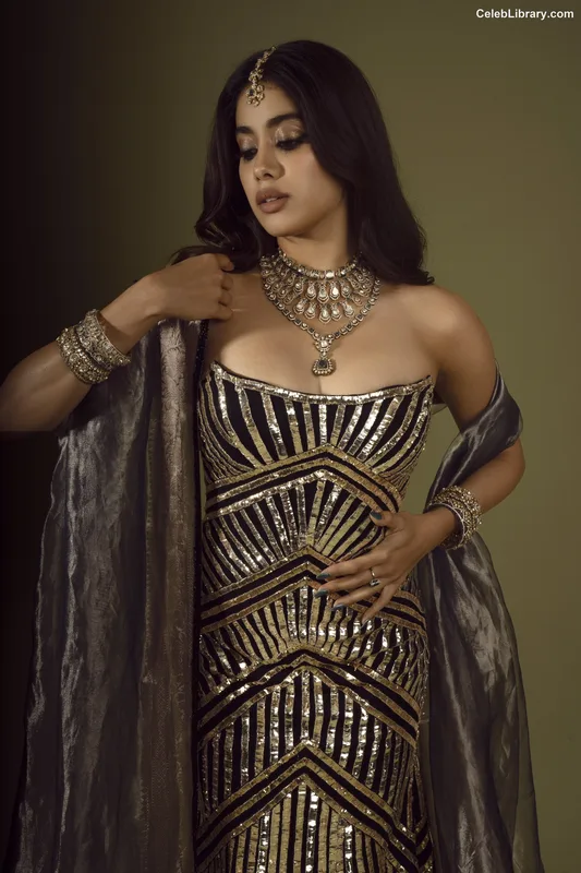Janhvi Kapoor photo 13 of 235