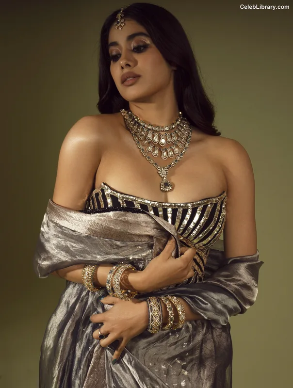 Janhvi Kapoor photo 15 of 235