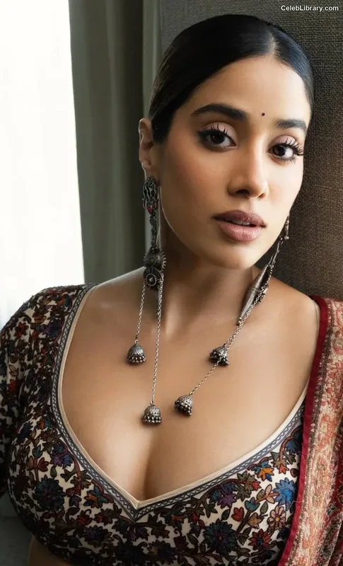 Janhvi Kapoor photo 19 of 235