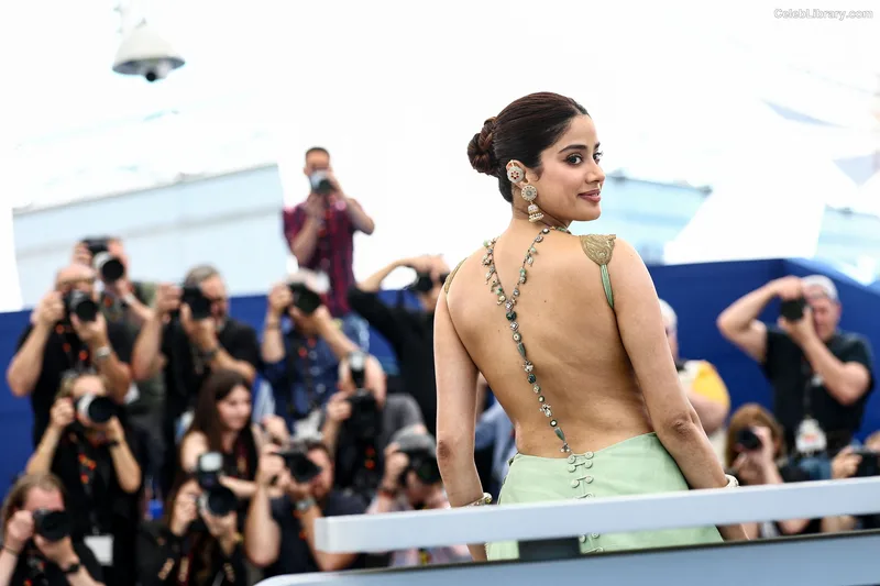 Janhvi Kapoor photo 20 of 235