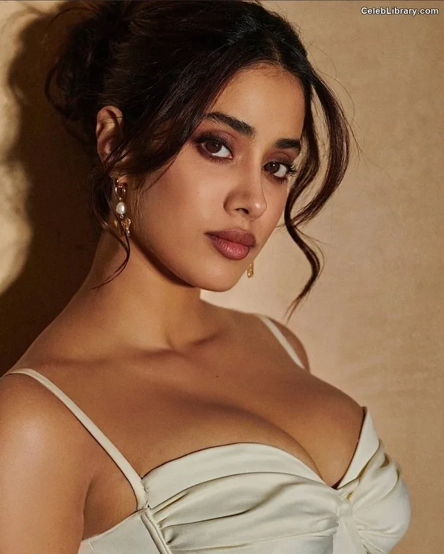 Janhvi Kapoor photo 24 of 235