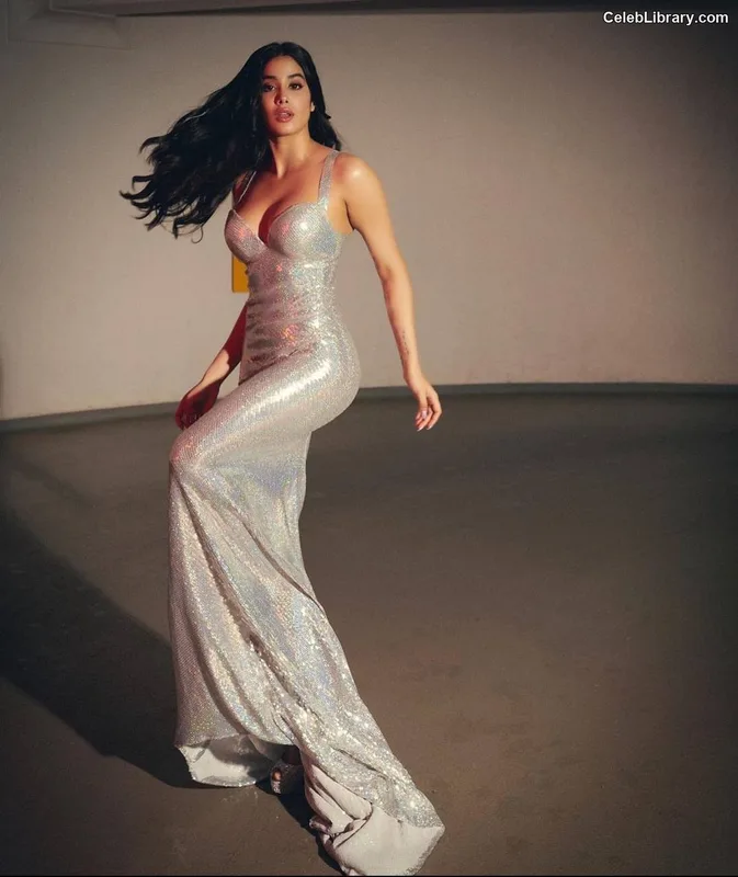 Janhvi Kapoor photo 5 of 235