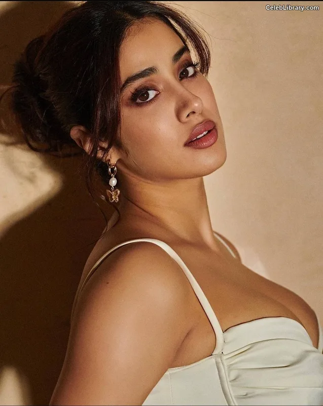 Janhvi Kapoor photo 8 of 235