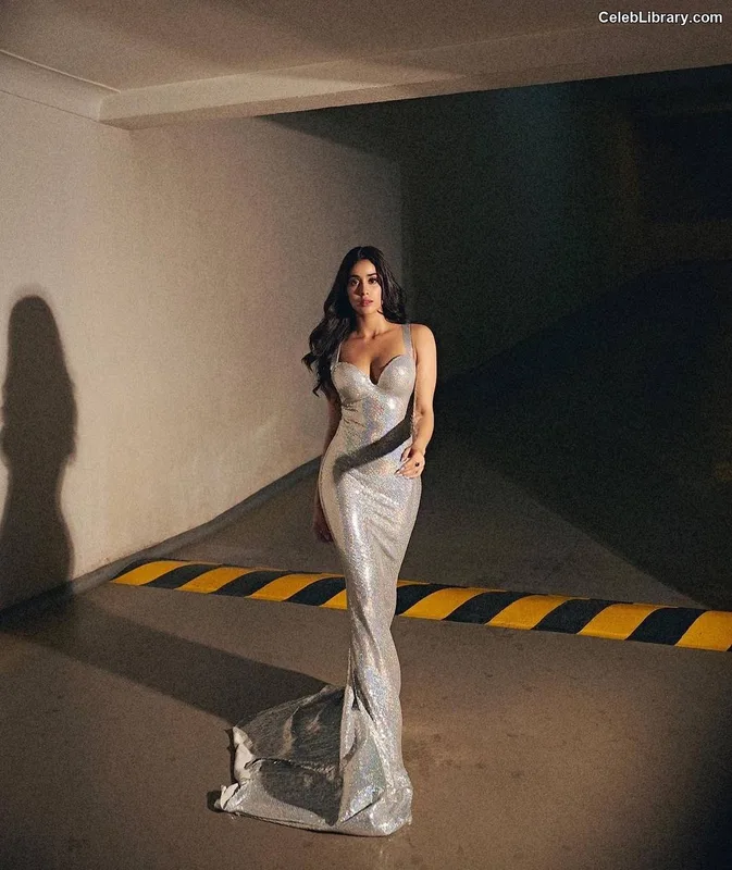 Janhvi Kapoor photo 9 of 235