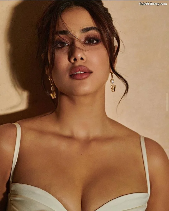 Janhvi Kapoor photo 10 of 235