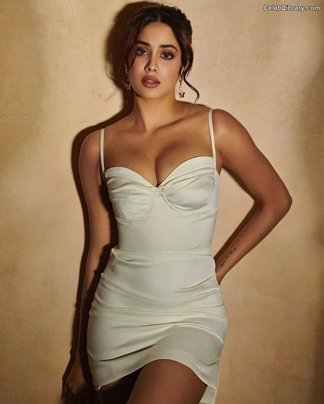 Janhvi Kapoor photo 11 of 235