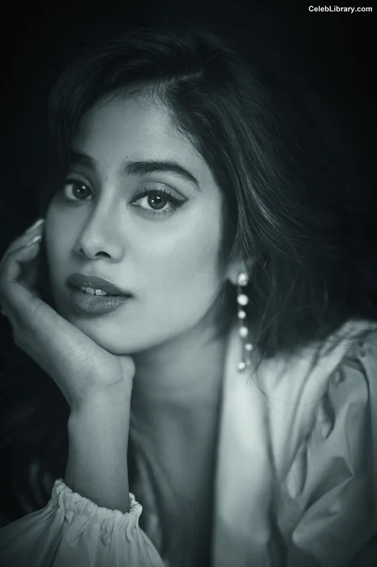 Janhvi Kapoor photo 17 of 235