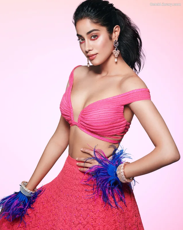Janhvi Kapoor photo 18 of 235