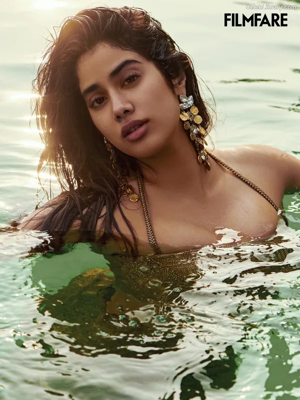 Janhvi Kapoor photo 19 of 235