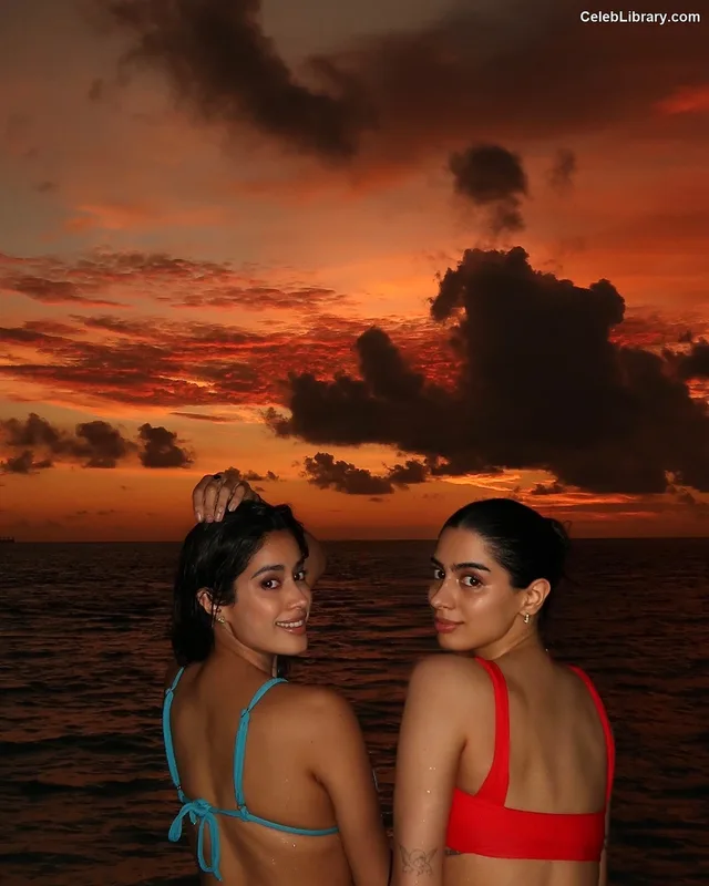 Janhvi Kapoor photo 4 of 235
