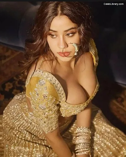 Janhvi Kapoor photo 8 of 235