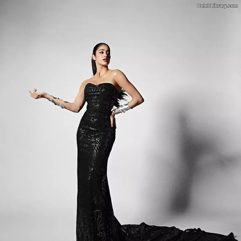 Janhvi Kapoor photo 13 of 235
