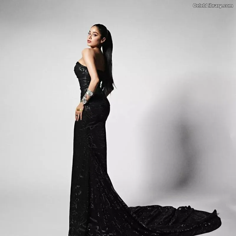 Janhvi Kapoor photo 15 of 235