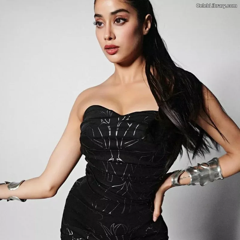 Janhvi Kapoor photo 16 of 235