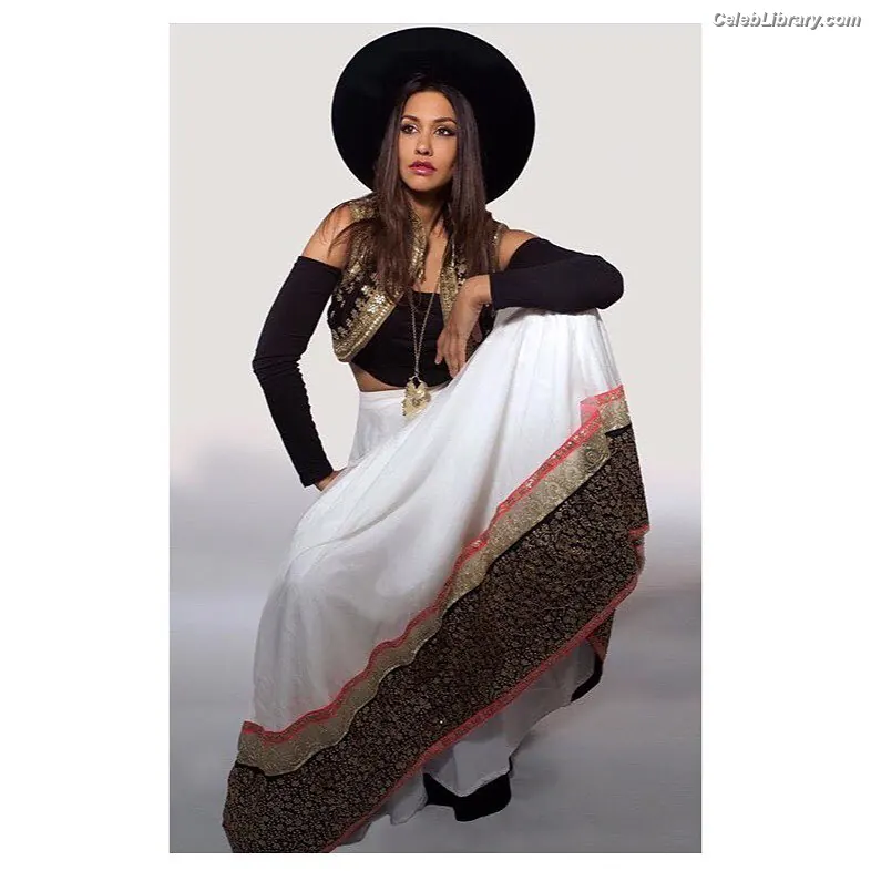 Janina Gavankar photo 3 of 228